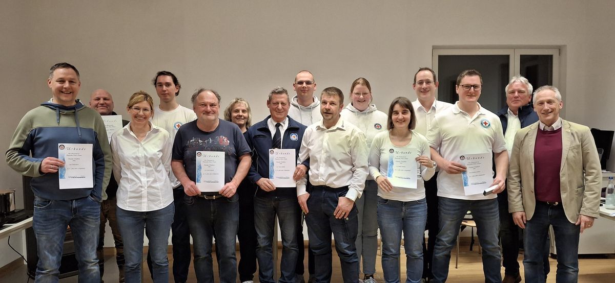 Vorstandschaft der Wasserwacht Kaufbeuren und Neugablonz mit den Wasserwacht-Jubilaren